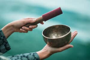 how to use singing bowl