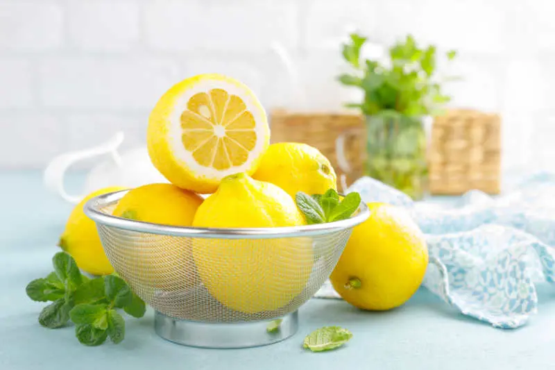 9 Lemons In A Bowl