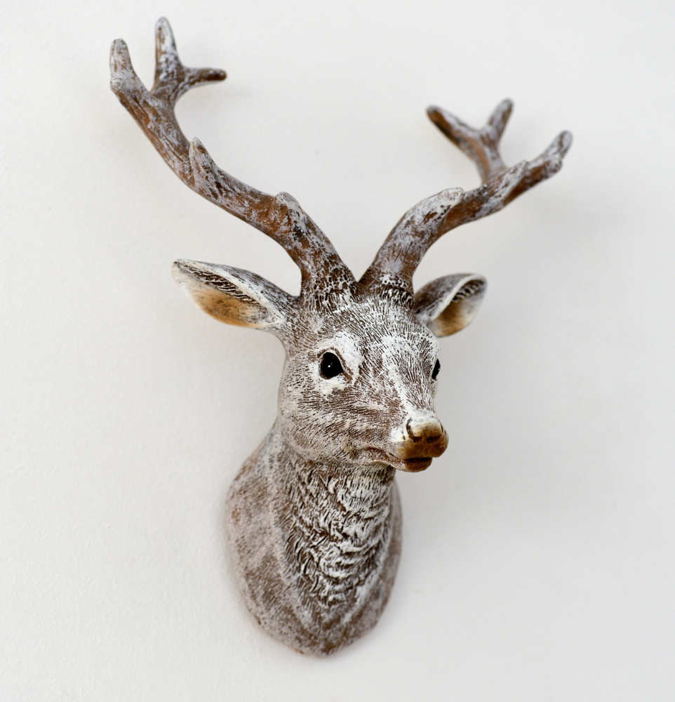 deer symbol decor